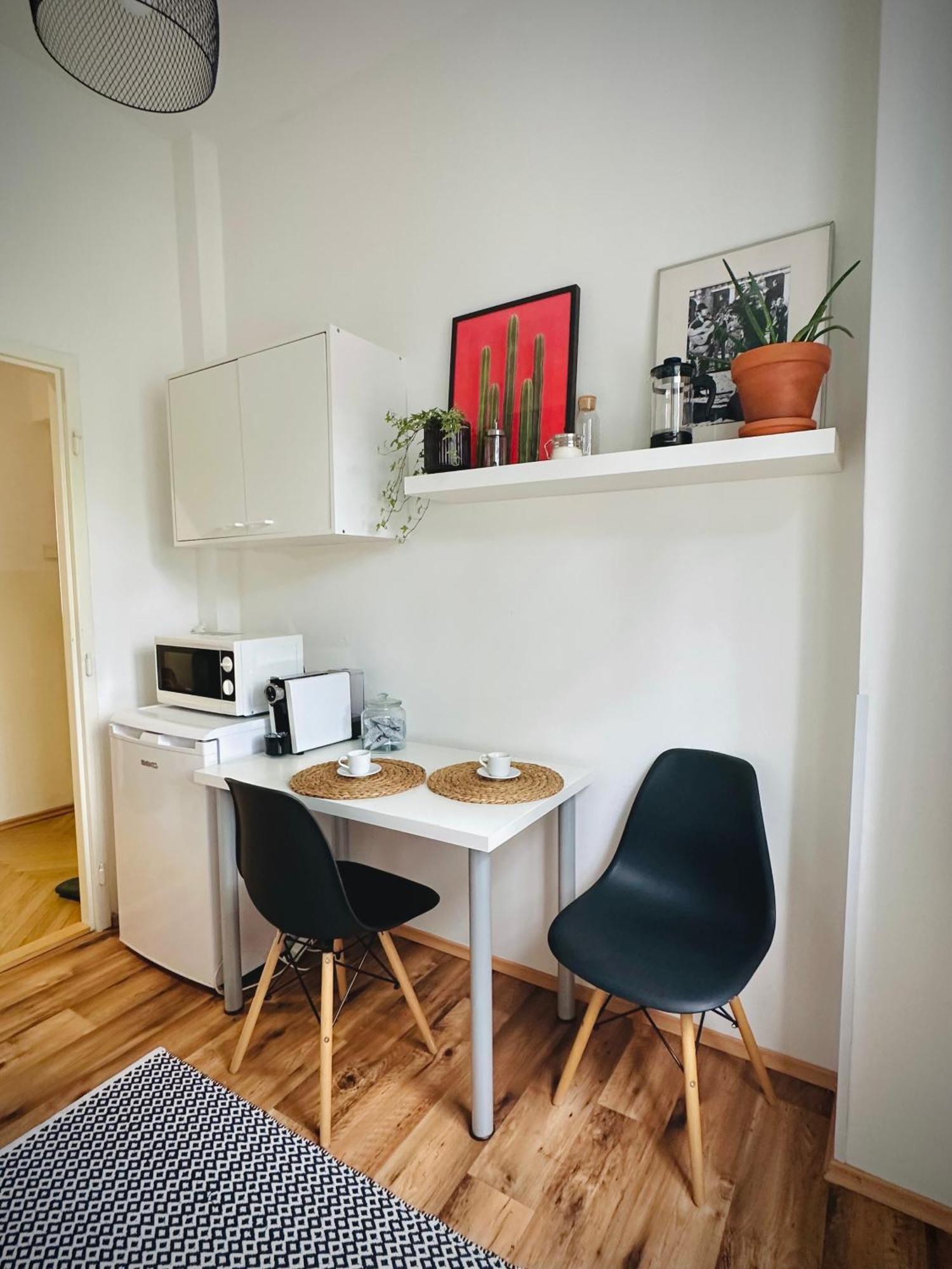 Boho Apartment In Old Town Братислава Экстерьер фото